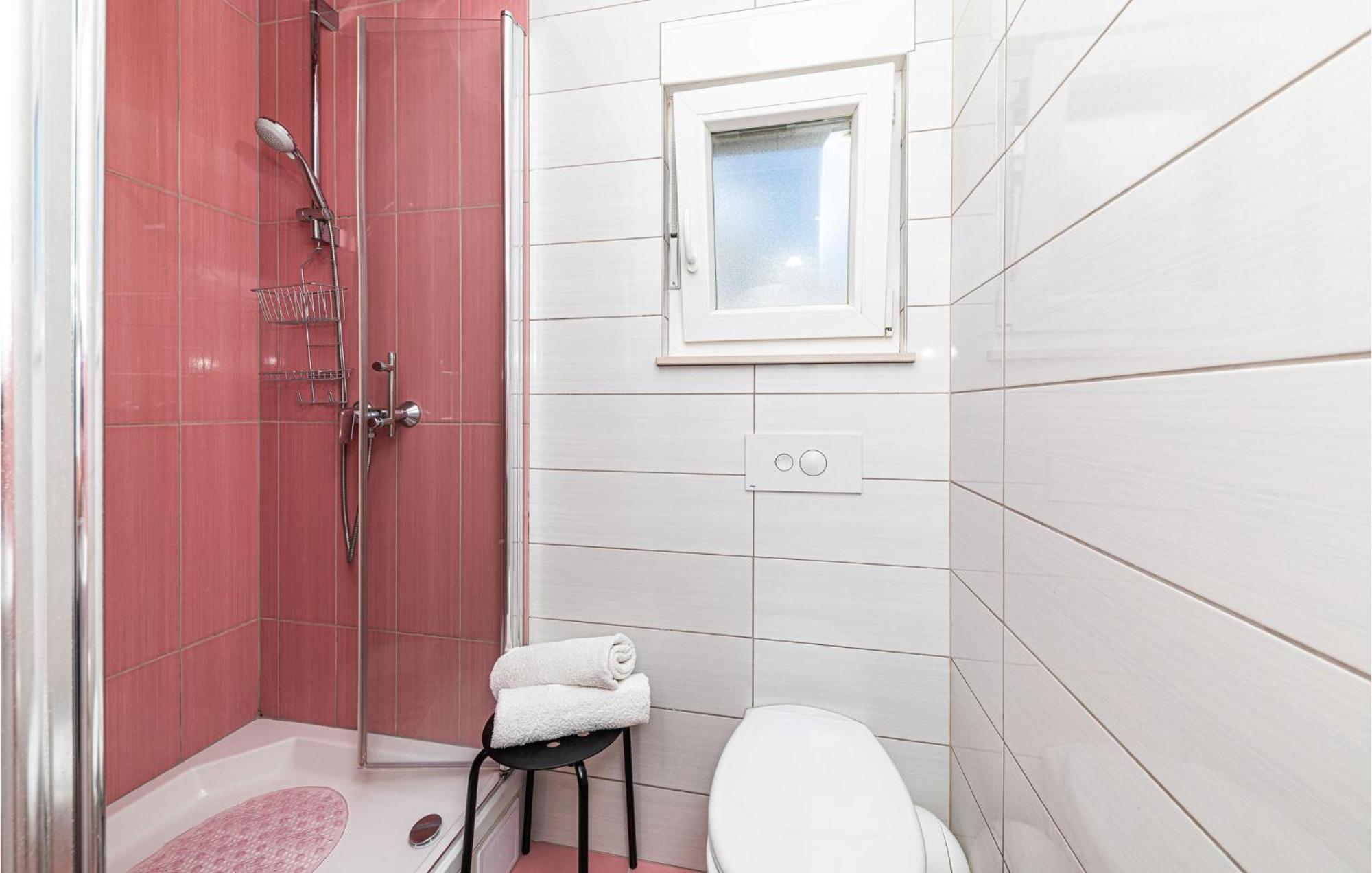 2 Bedroom Beautiful Apartment In Okrug Gornji 特罗吉尔 外观 照片