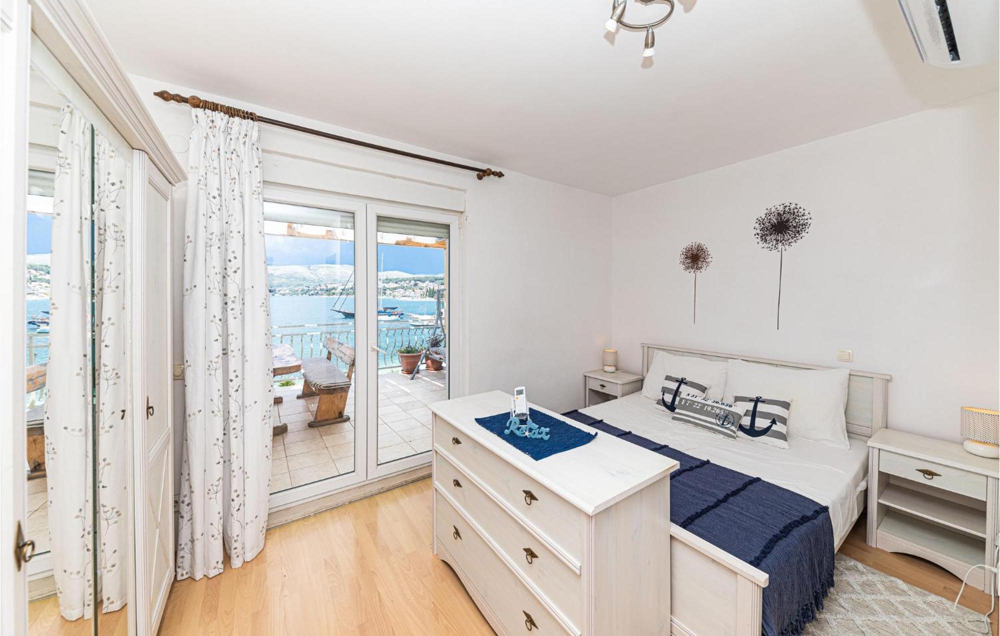 2 Bedroom Beautiful Apartment In Okrug Gornji 特罗吉尔 外观 照片