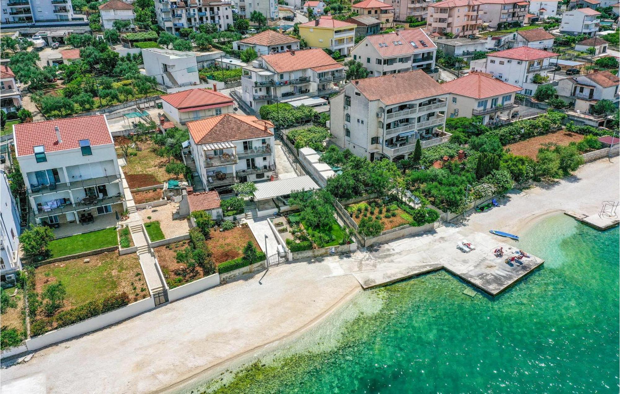 2 Bedroom Beautiful Apartment In Okrug Gornji 特罗吉尔 外观 照片