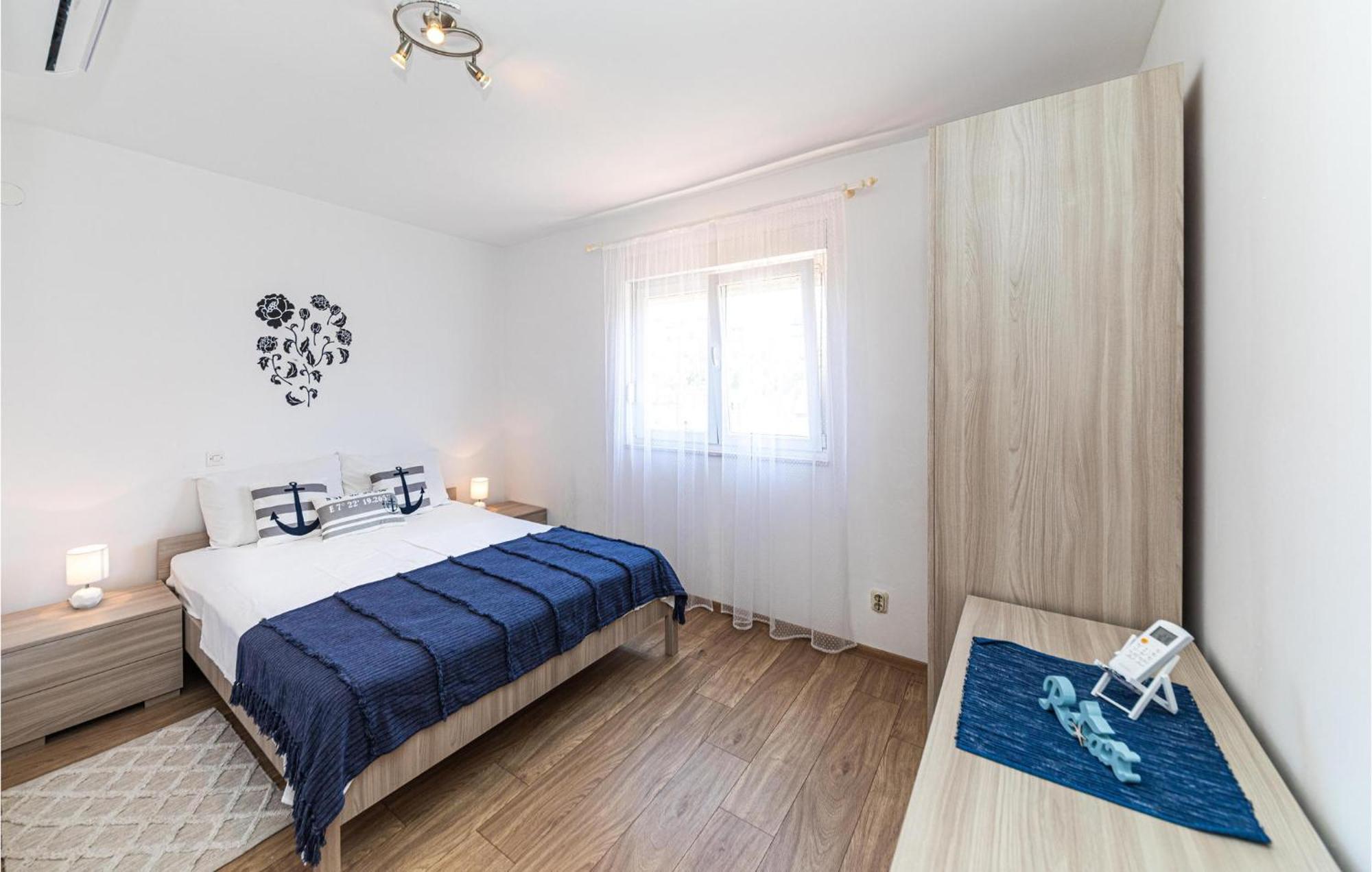 2 Bedroom Beautiful Apartment In Okrug Gornji 特罗吉尔 外观 照片