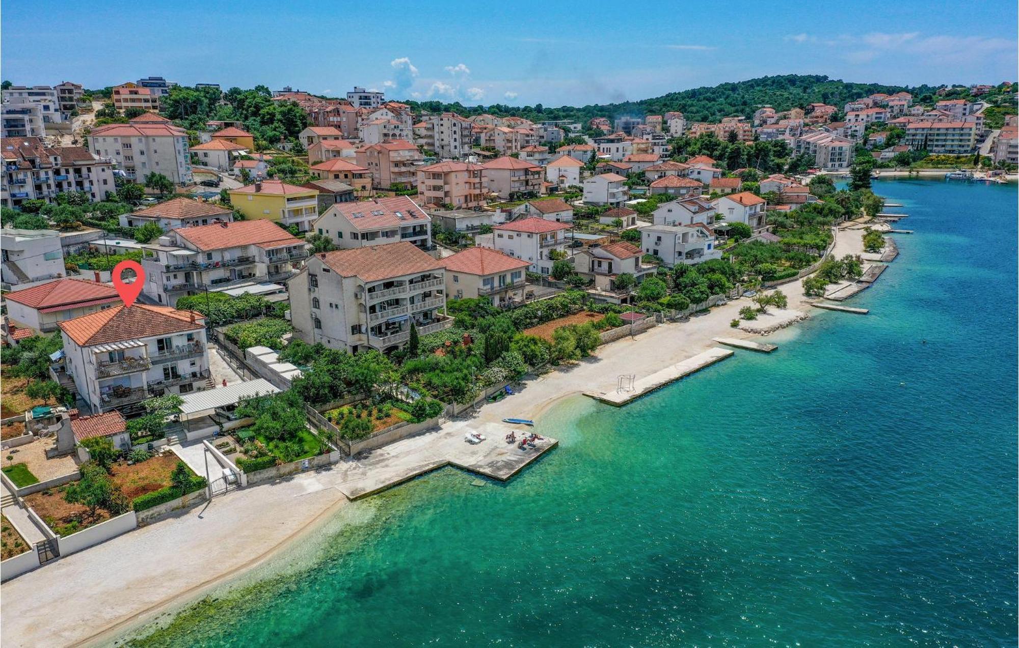 2 Bedroom Beautiful Apartment In Okrug Gornji 特罗吉尔 外观 照片